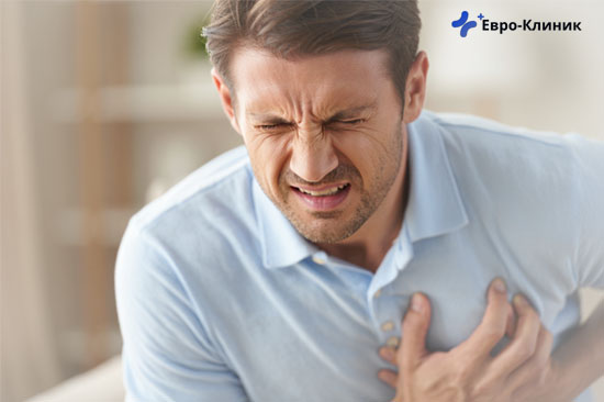 Мужчина с болью в сердце
